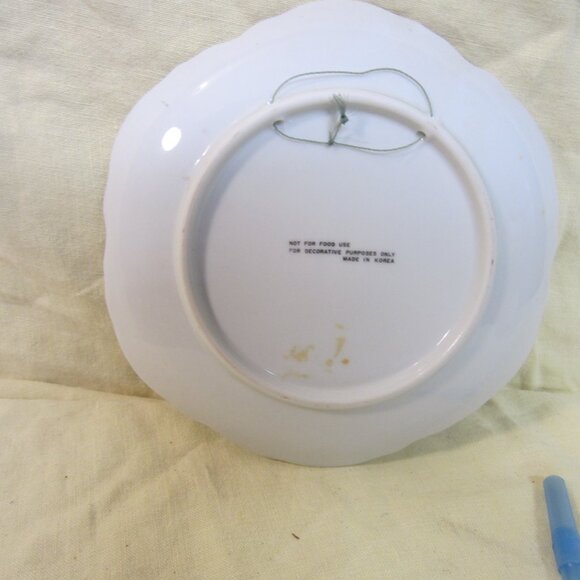 VTG DECORATIVE PLATES, FRUIT CENTER W/GOLD TRIM, PORCELAIN - Picture 5 of 7